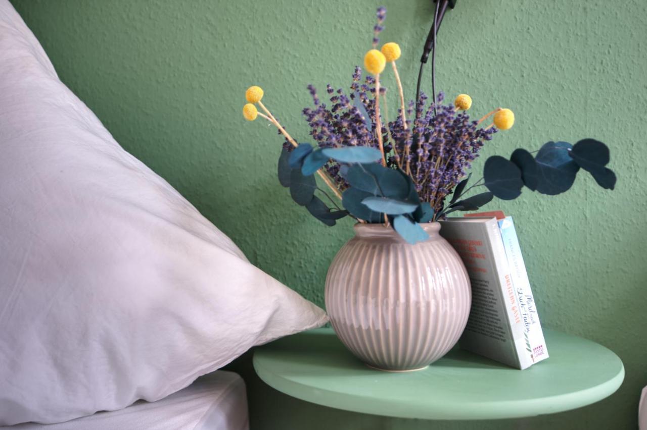 Vonbehling Boutique Apartment Mit 65Zoll Tv Und Designerstuecken Halle  Buitenkant foto