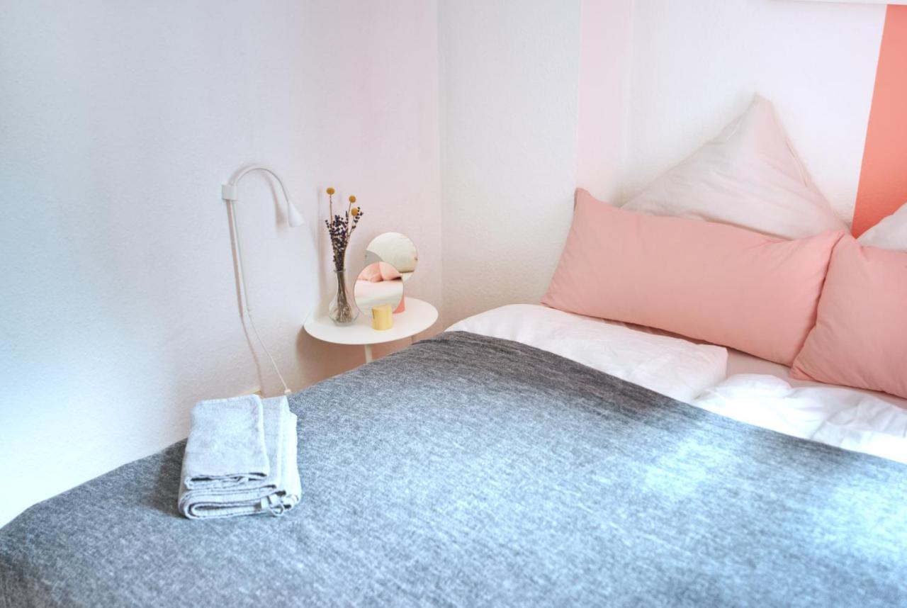 Vonbehling Boutique Apartment Mit 65Zoll Tv Und Designerstuecken Halle  Buitenkant foto