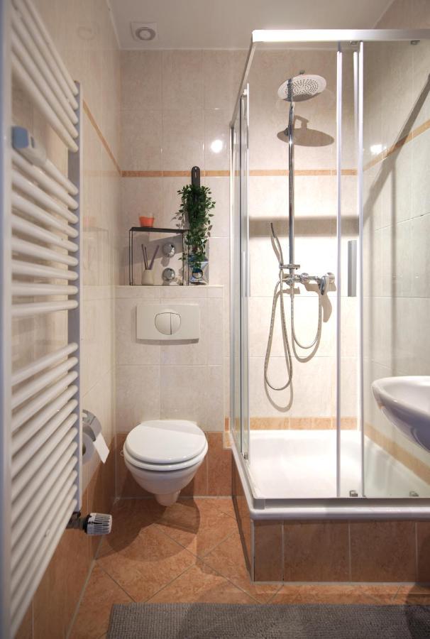 Vonbehling Boutique Apartment Mit 65Zoll Tv Und Designerstuecken Halle  Buitenkant foto